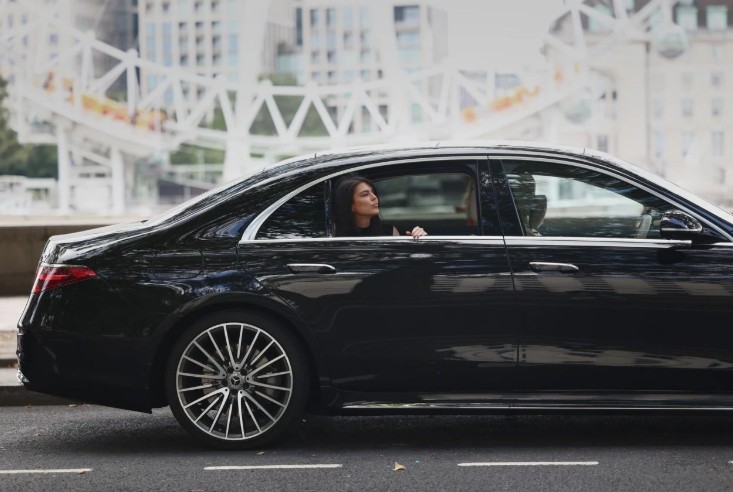 How to Book Airport Transfer or Chauffeur Service for International Travel